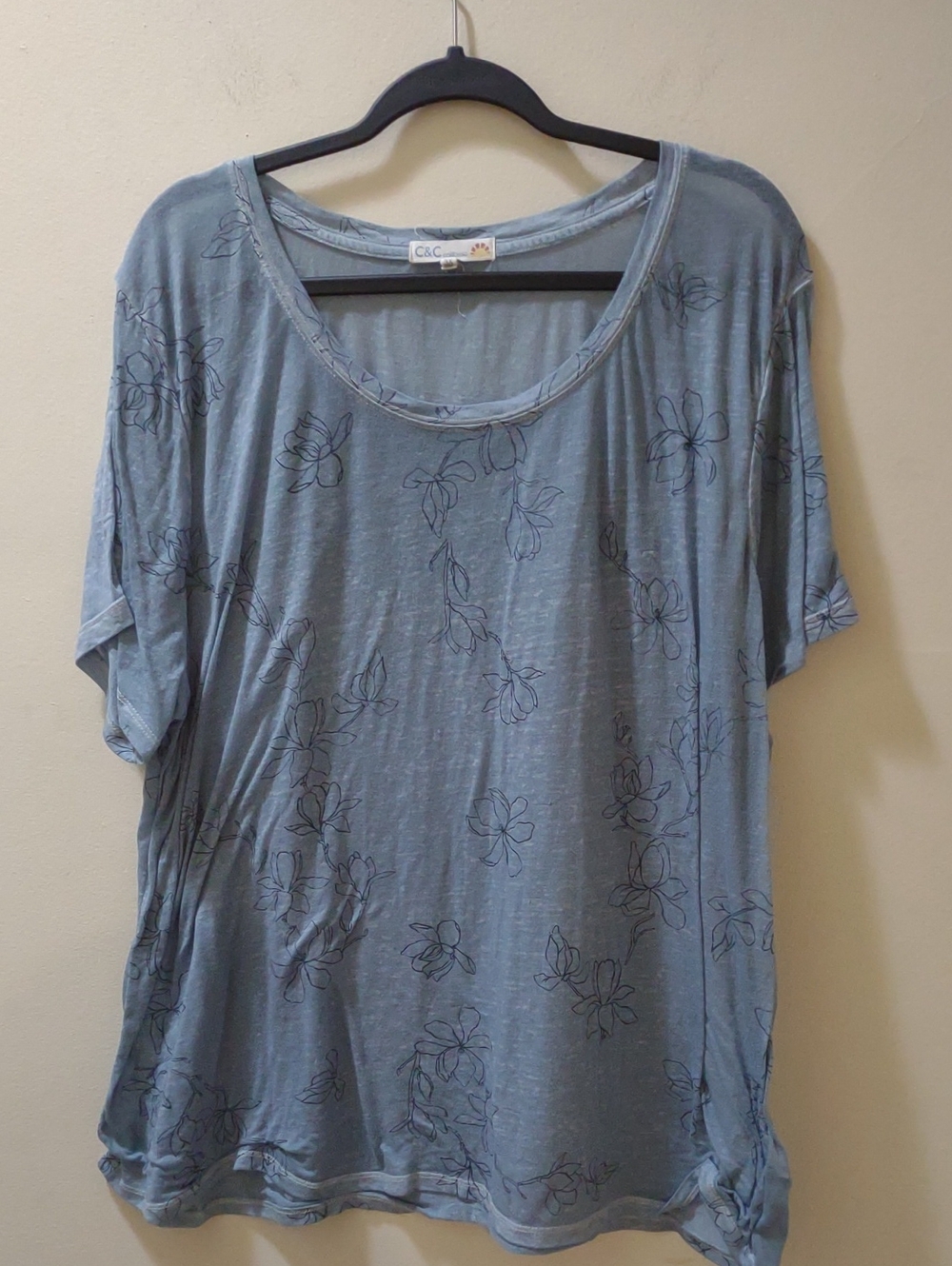 C&C California Women's Scoop Neck Short Sleeve Top in Light Blue